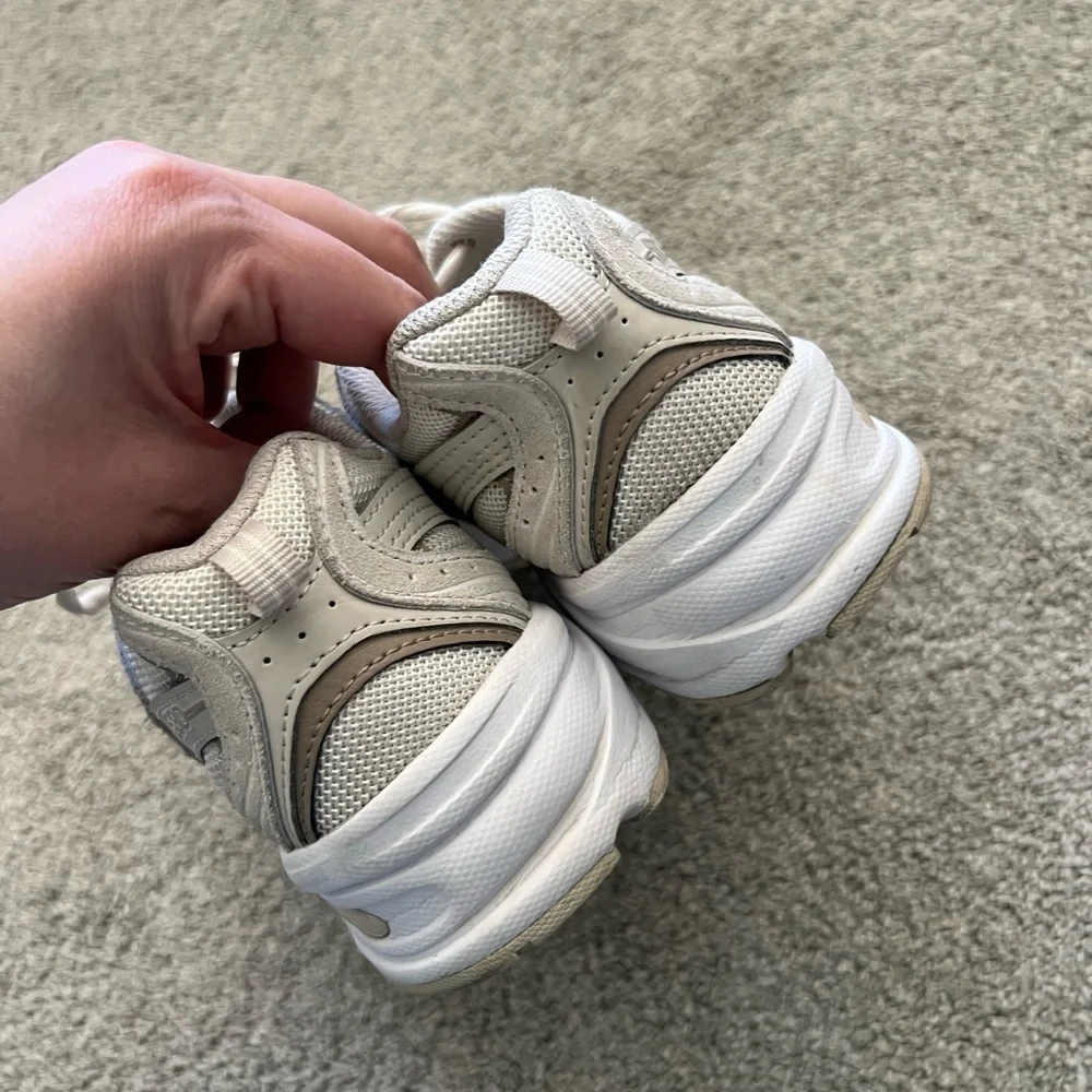 New Balance 530 Sneakers Womens Size 7 Cream Athletic Casual Running Shoes - Picture 6 of 8